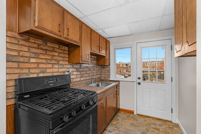 Building Photo - Charming 3-Bedroom Home with 1.5 Baths