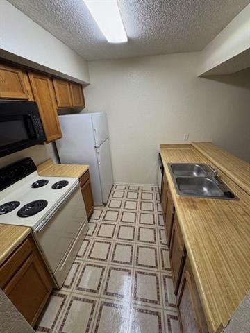 Building Photo - 9813 Walnut St