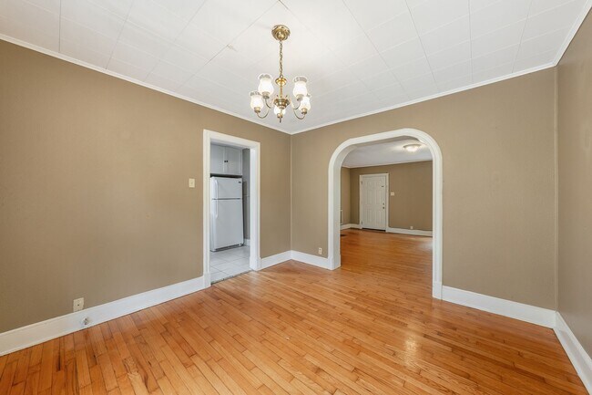 Building Photo - 132 Rowland Pl