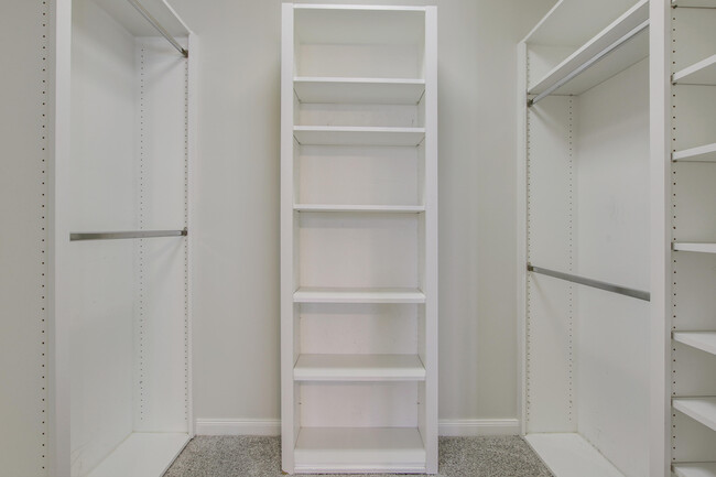 Building Photo - 3057 E Community Dr