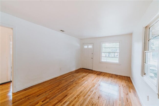 Building Photo - 55 Macks St