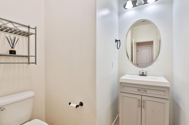 Building Photo - 3 bed/2.5 bath Condo in Gilbert’s Lofts in...