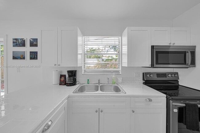 Building Photo - 1046 SW 13th Ct