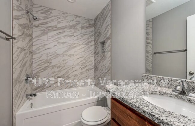 Building Photo - 4766 Lakecrest Dr