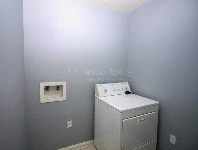 Building Photo - 1500 Lake Shore Dr