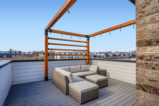 Building Photo - 2739 W 24th Ave