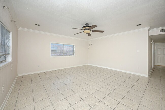 Building Photo - 3 Bed 2 Bath home in Pascagoula near the beach.