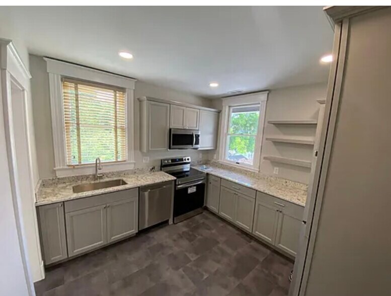 Lots of natural light in kitchen ! - 2885 Erie Ave