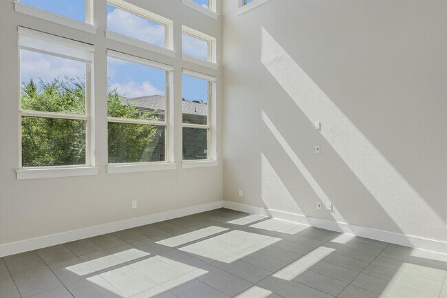 Building Photo - 613 Baylee Love Ln E
