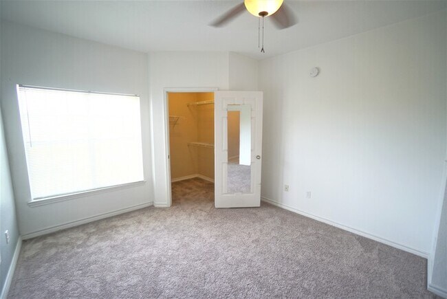 Building Photo - Beautiful 2-Bedroom, 2-Bathroom Condominiu...