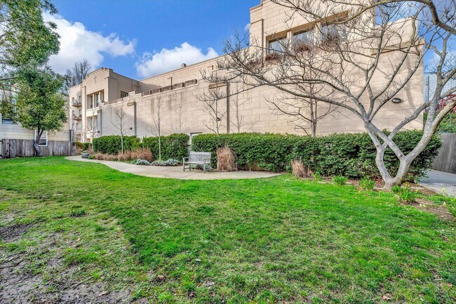 Building Photo - Prime Location Condo in Noe Valley - Please Contact for Showing Availability!