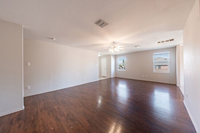 Building Photo - 520 Lewis Canyon Ln