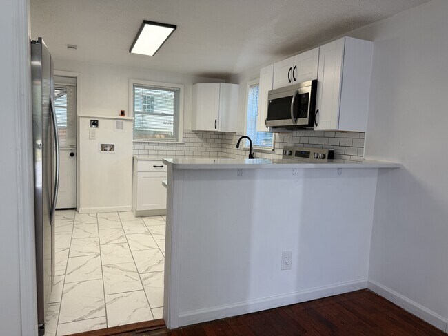 Building Photo - 239 Jenks St