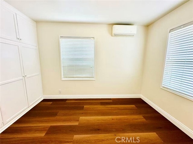Building Photo - 400 E Fernfield Dr