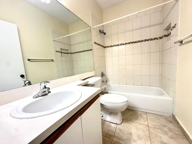 Building Photo - 660 Cypress Club Way