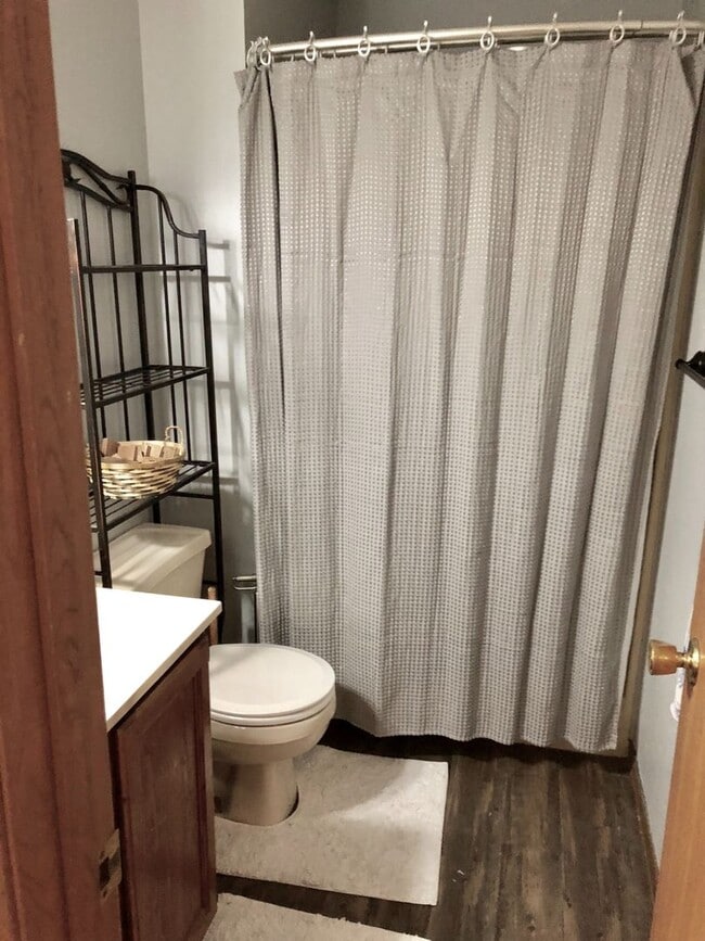 Building Photo - $3,050 |5 Bedroom 3 Bath |Fenced Backyard| Deck| Laundry| Basement