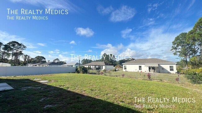 Building Photo - 270 Winfall Ave SW