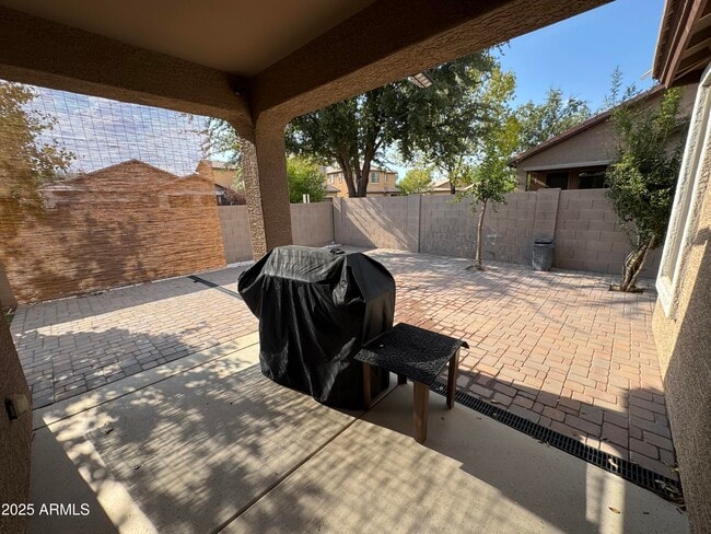Building Photo - 4022 E Cherry Hills Dr