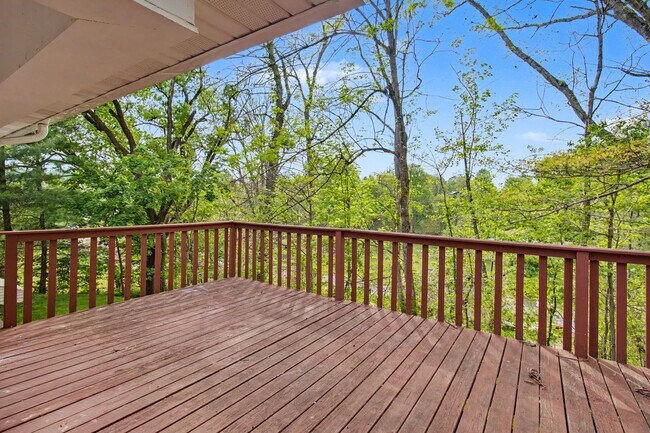 Building Photo - 415 Mountain View Rd