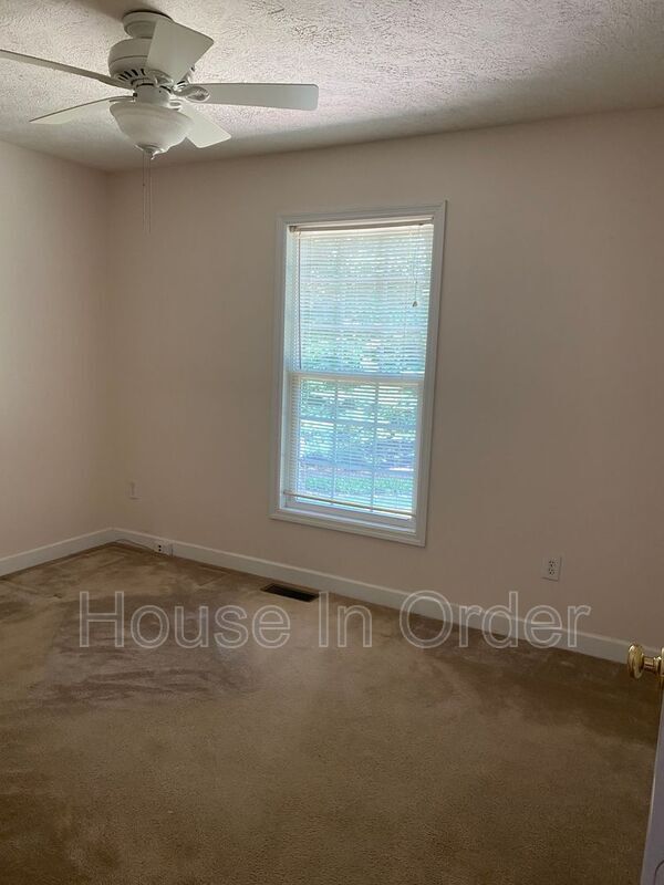 Building Photo - 47 Deer Meadows Dr