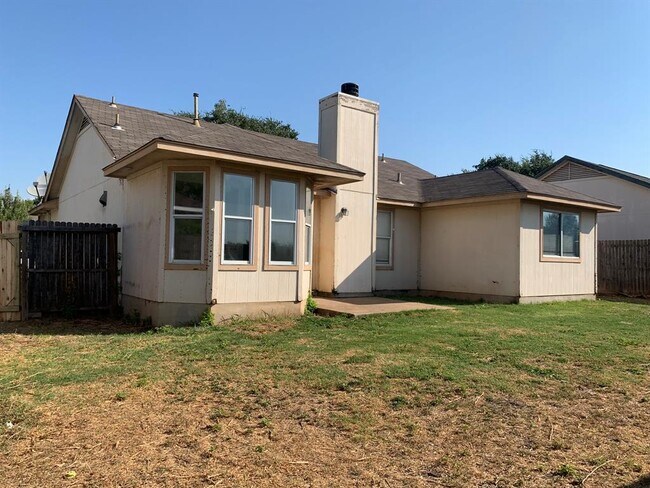 Building Photo - 210 Evergreen Cir