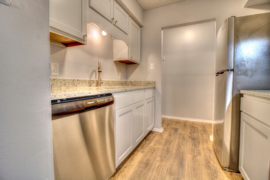 Building Photo - Aura Apartments