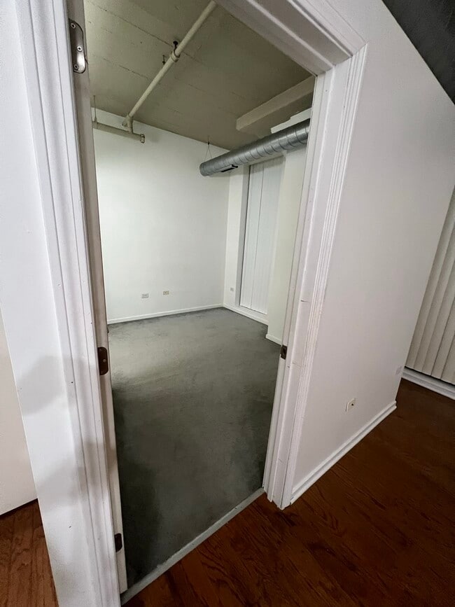 Building Photo - 1525 S Sangamon St