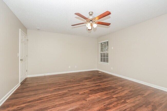 Building Photo - 1924 Pennington Dr