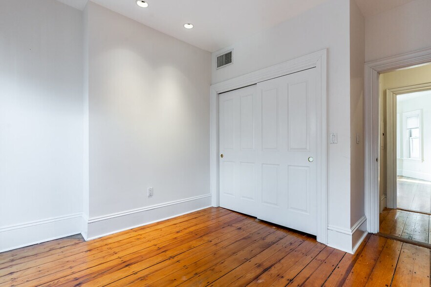 Building Photo - 1609 Tremont St