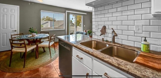 Building Photo - 119 Mangano Cir