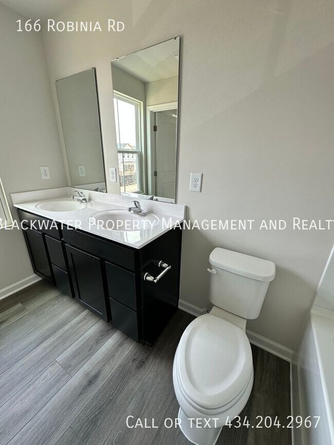 Building Photo - 166 Robinia Rd