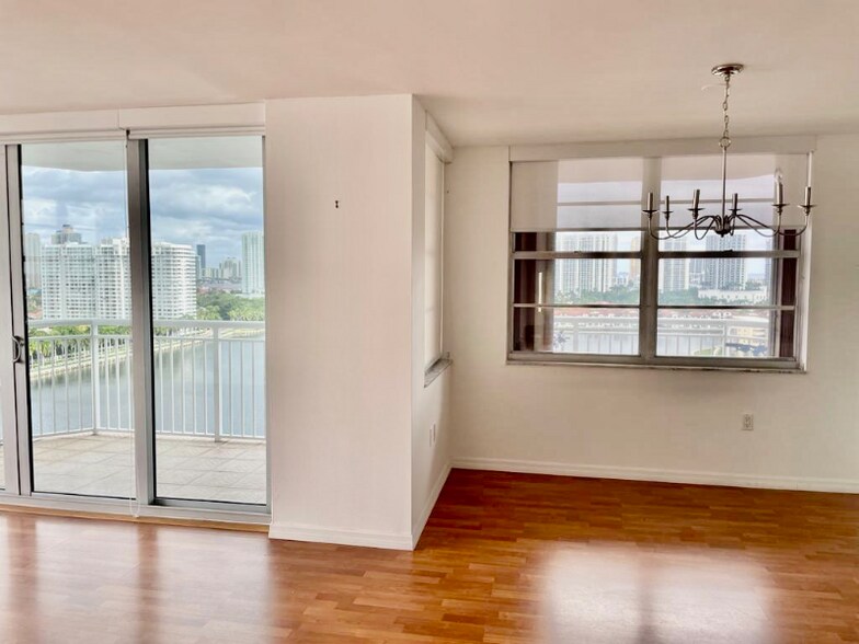Building Photo - 18041 Biscayne Blvd