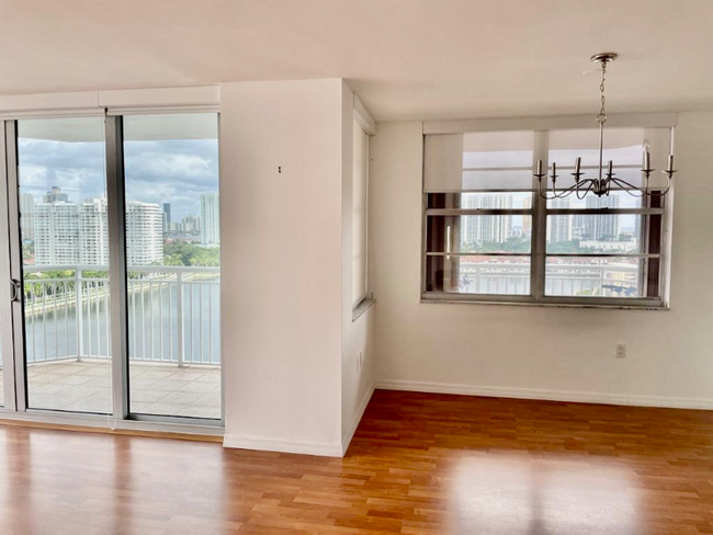 Building Photo - 18041 Biscayne Blvd