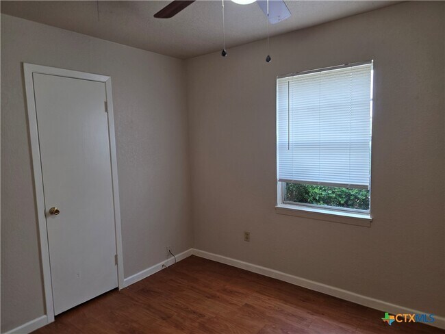 Building Photo - 901 Park Ave