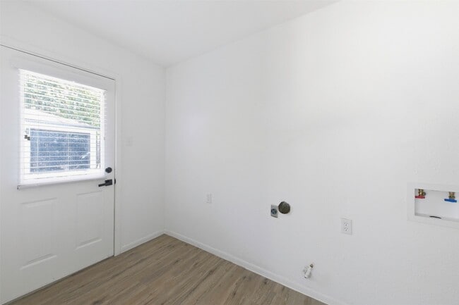 Building Photo - 6211 Dumfries Dr