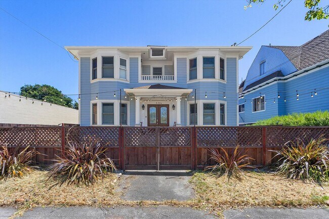 Building Photo - 826 Lincoln Ave