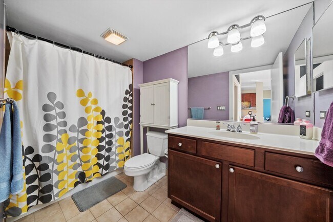 Building Photo - 1001 W 15th St