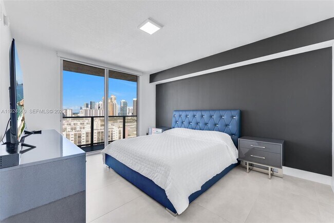 Building Photo - 300 Sunny Isles Blvd