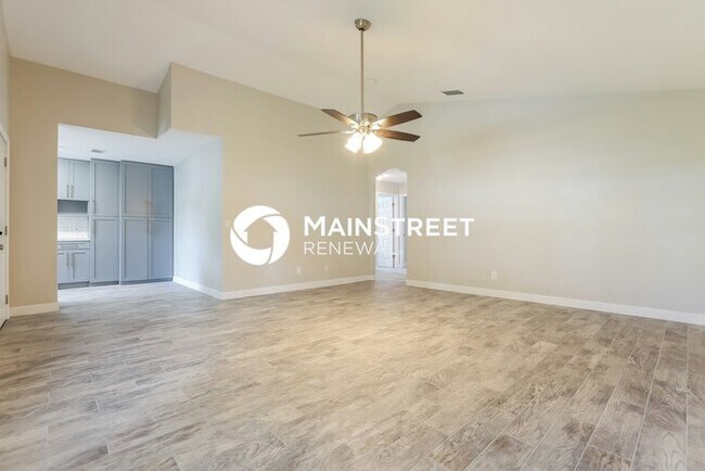 Building Photo - 3 Bedroom Pet-Friendly Home in SARASOTA, FL with Main Street Renewal