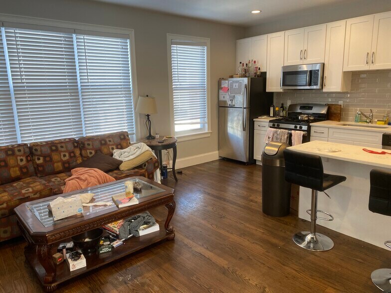 Building Photo - 783 Parker St