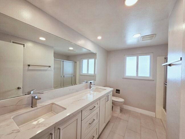 Building Photo - 9213 El Tango Cir