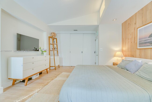 Building Photo - 4071 Barbarossa Ave