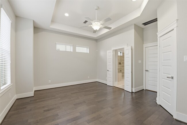 Building Photo - 819 Algona Ave