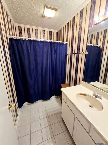 Building Photo - 16055 Manchester Ave