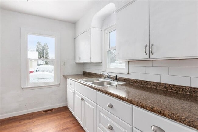 Building Photo - Nice Two Bedroom Home Located Near Lynhurs...