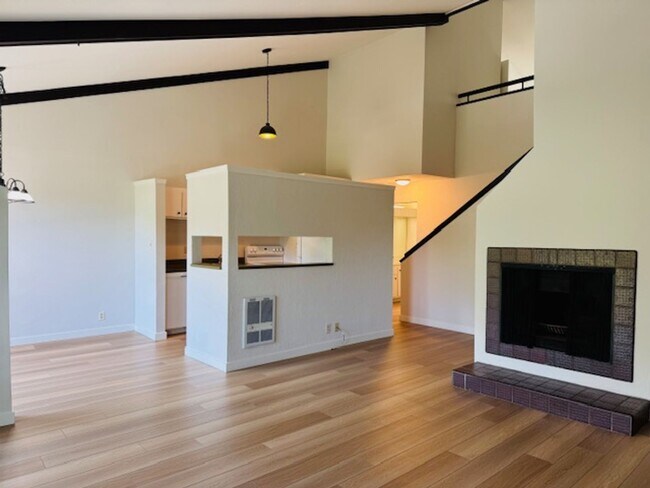 Building Photo - Spacious Two story 2 bedroom, 2 bath Condo. Move-In ready!!