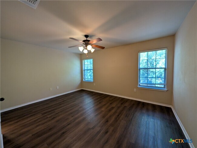 Building Photo - 957 Brown Rock Dr