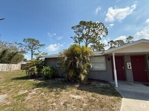 Building Photo - 2 Bedroom 1 Bath Duplex with Washer/Dryer!...