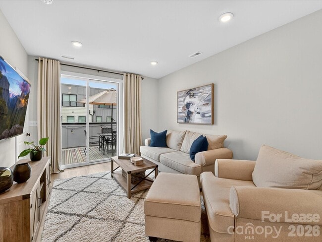 Building Photo - 2024 Terwilliger Trl