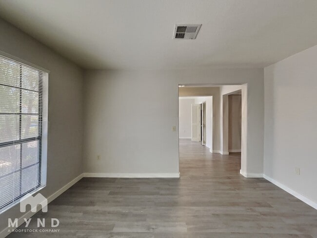 Building Photo - 634 N Quartz St